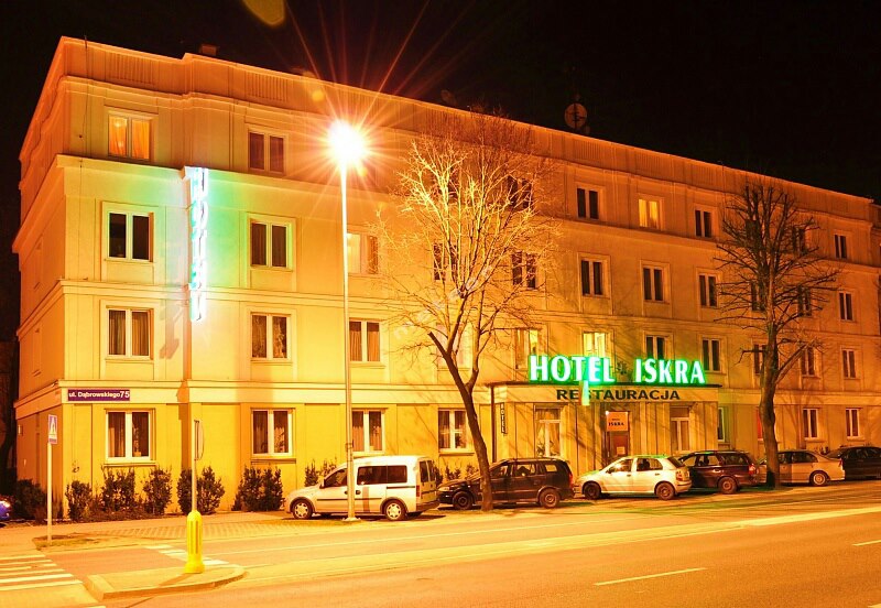 hotel-iskra-w-rzeszowie-noca.jpg